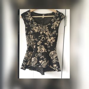 Black and beige floral hi/low shirt.
